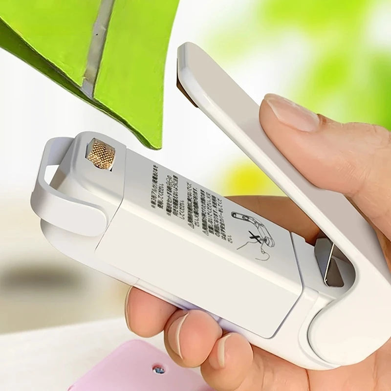 mini heat sealer, portable bag sealer, battery heat sealer, food bag sealer, plastic bag sealer, snack bag sealer, thermal bag sealer, compact heat sealer, cordless sealer, kitchen sealing tool